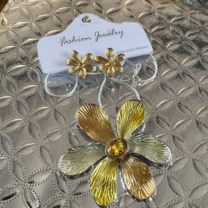 Earrings & necklace set!